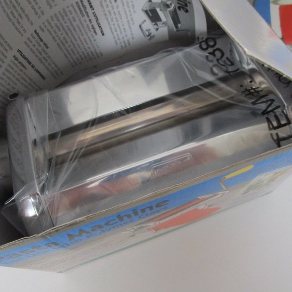 NIB pasta machine for polymer clay with feeder tray